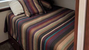 2 bedrooms, iron/ironing board, WiFi (free), bed sheets