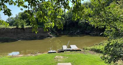 Ben Ranch -mökki # 1. Sijaitsee vuosisadan vanhassa Pecan Orchardissa