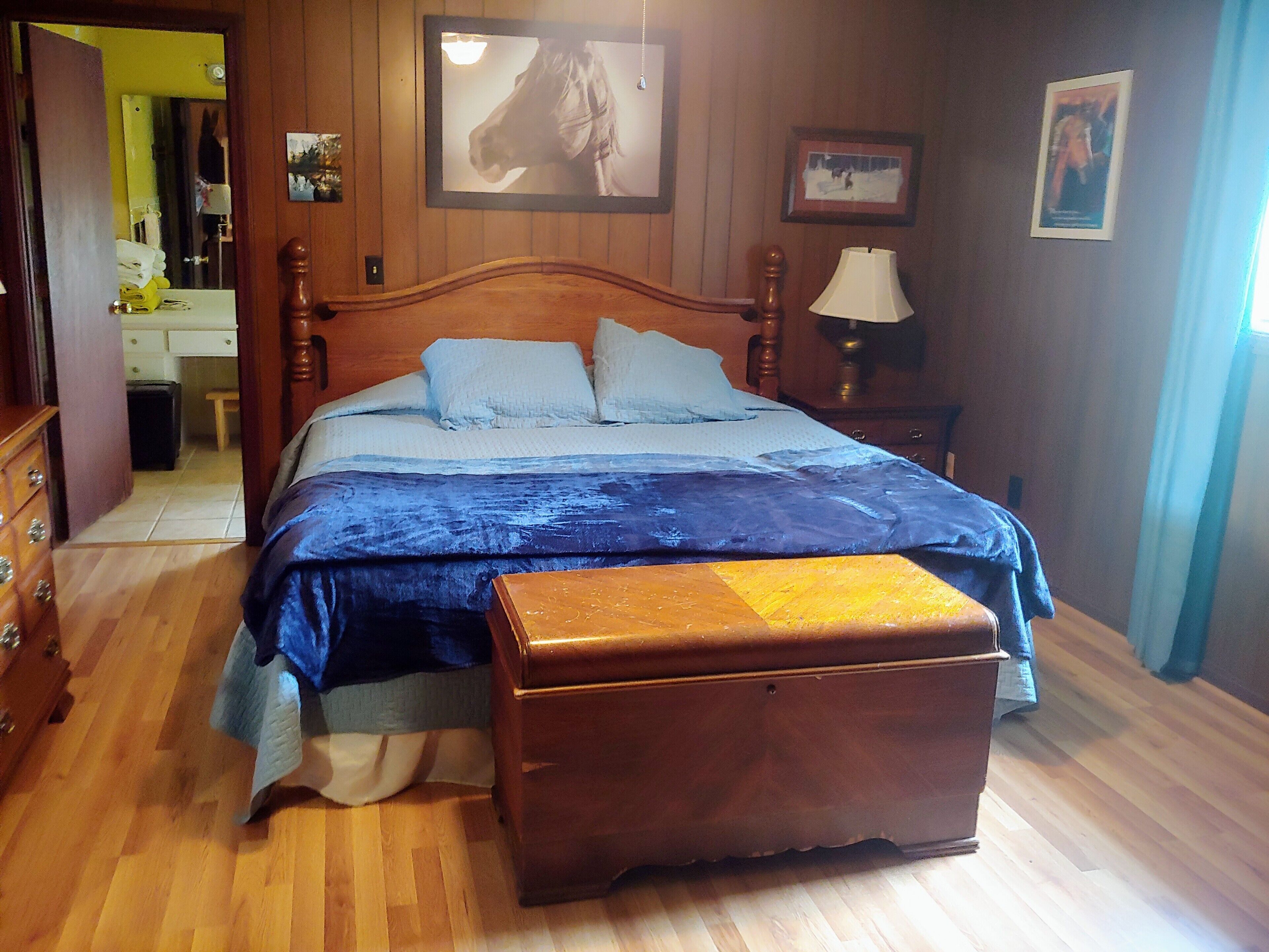 THE HIDEOUT - 4 BEDROOM BRICK HOUSE  step back into the 70s and enjoy