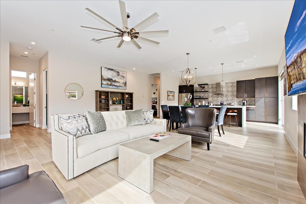 Modern 3 bedroom 3 bath stunner! STR permit #067614