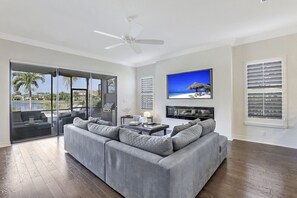 Smart-TV, Kamin, Tischfußball, Tischtennisplatte