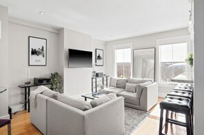 Smart TV, estéreo, monitor de computadora y impresora 