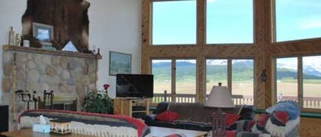 TV, peis og bordtennis