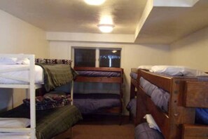 7 bedrooms, desk, iron/ironing board, travel cot