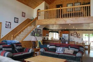 Télévision, cheminée, table de tennis de table