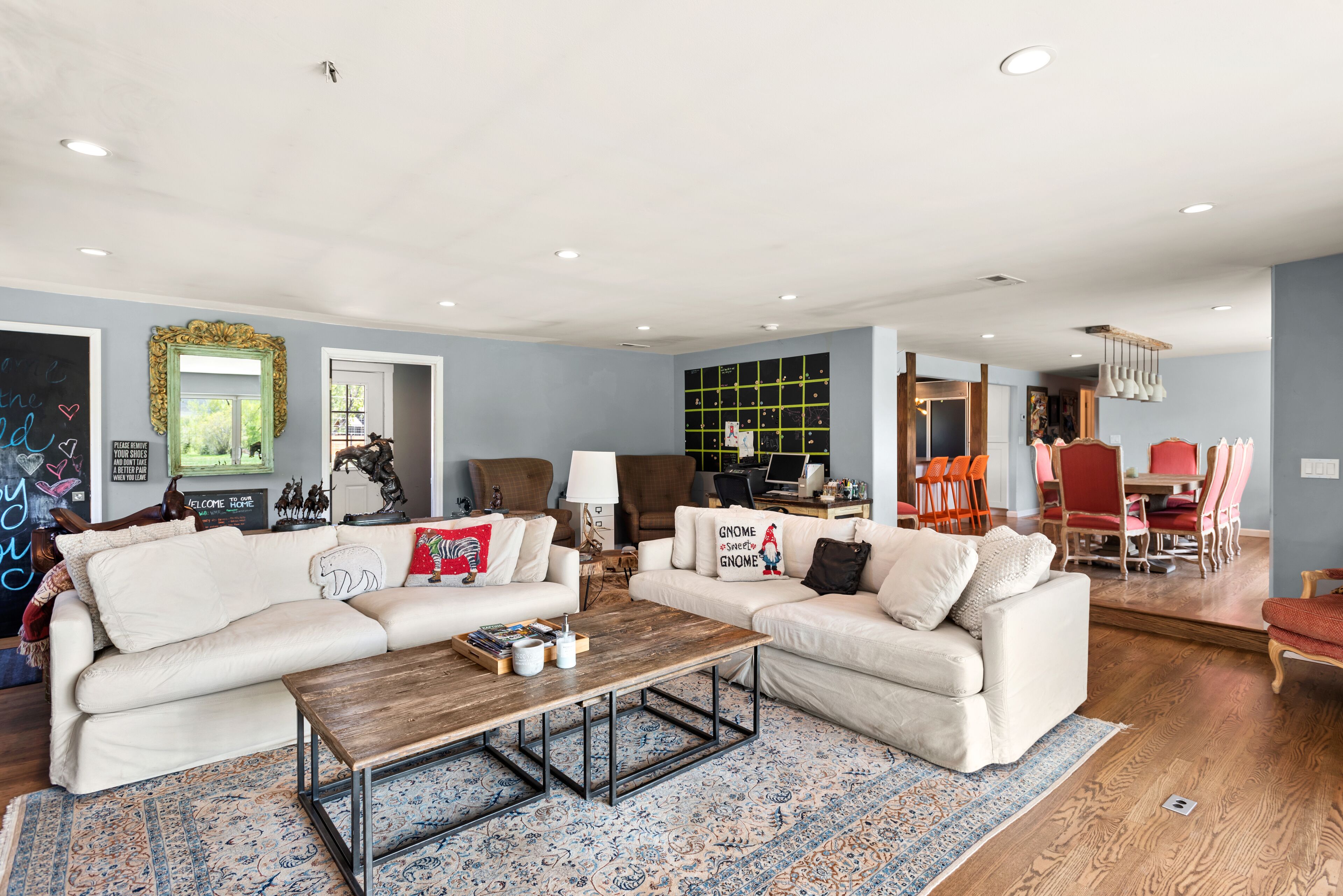 Near resorts, walk to town! 