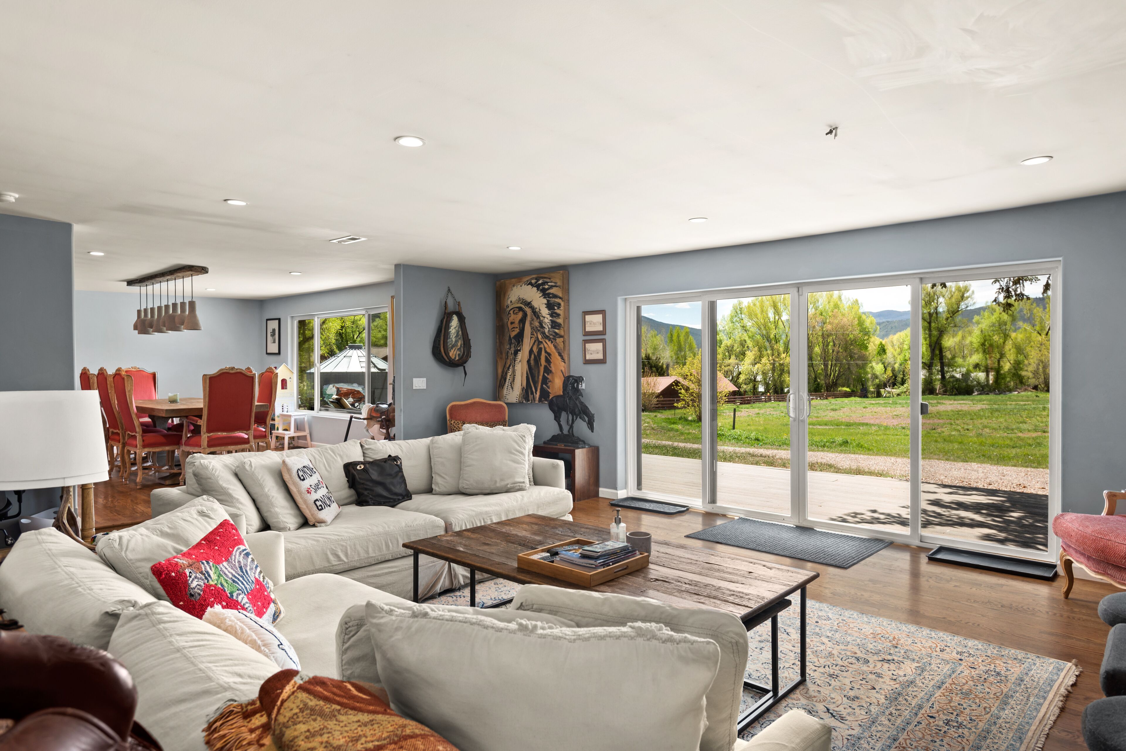 Near resorts, walk to town! 