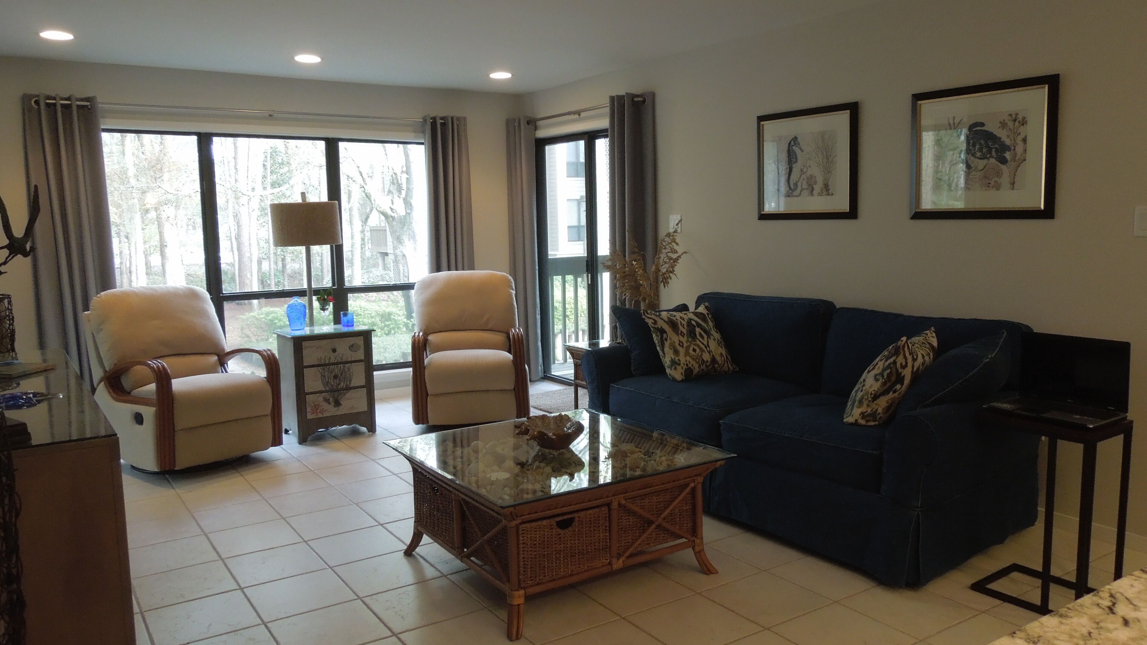 300 steps and your toes are in sand and surf..newly remodeled 1st floor