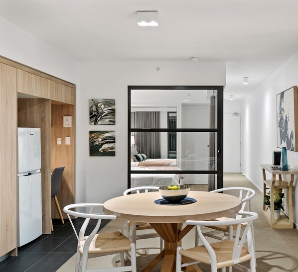 Apartment, 1 Bedroom | In-room dining - One Oak (Newstead)