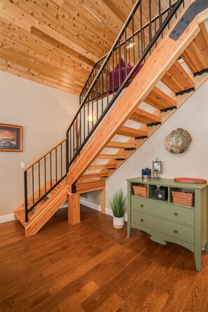 Interior - Bluebird Corner - Family Friendly Cabin (Leavenworth)