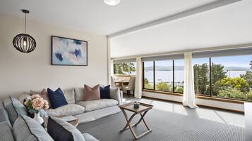 House, 2 Bedrooms | Living area | Flat-screen TV