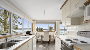 House, 2 Bedrooms | Private kitchen - Beauty Point (Beauty Point)