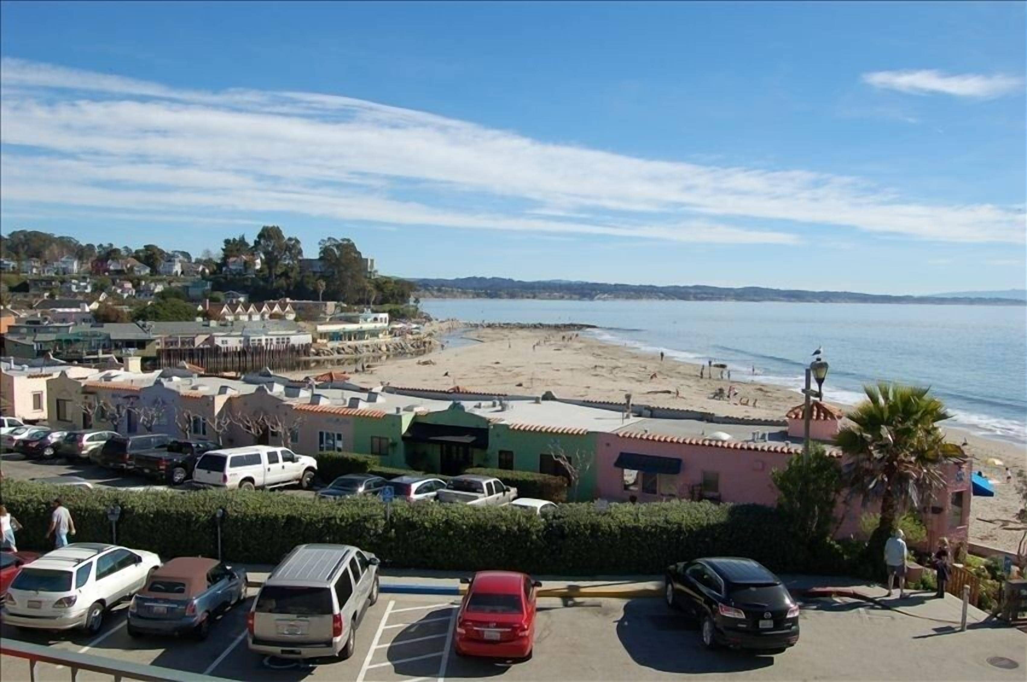 Fantastic Views, Beach Front Condo
