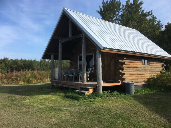Exterior - CABIN BY THE BLUFF OF KENAI RIVER WITH MOUNTAIN VIEW (Kenai)