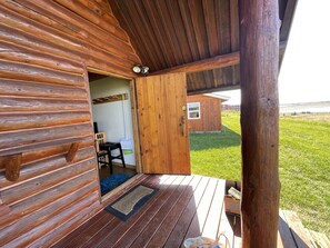 Terrace/patio - CABIN BY THE BLUFF OF KENAI RIVER WITH MOUNTAIN VIEW (Kenai)