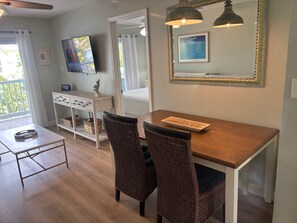 2 室のベッドルーム、アイロン / アイロン台、WiFi (無料)、ベッドシーツ