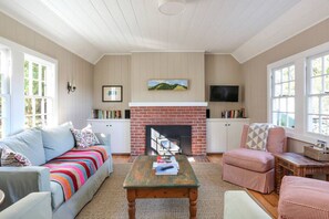 Télévision, cheminée