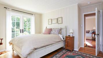 2 chambres, bureau, fer et planche Ă repasser, lit parapluie