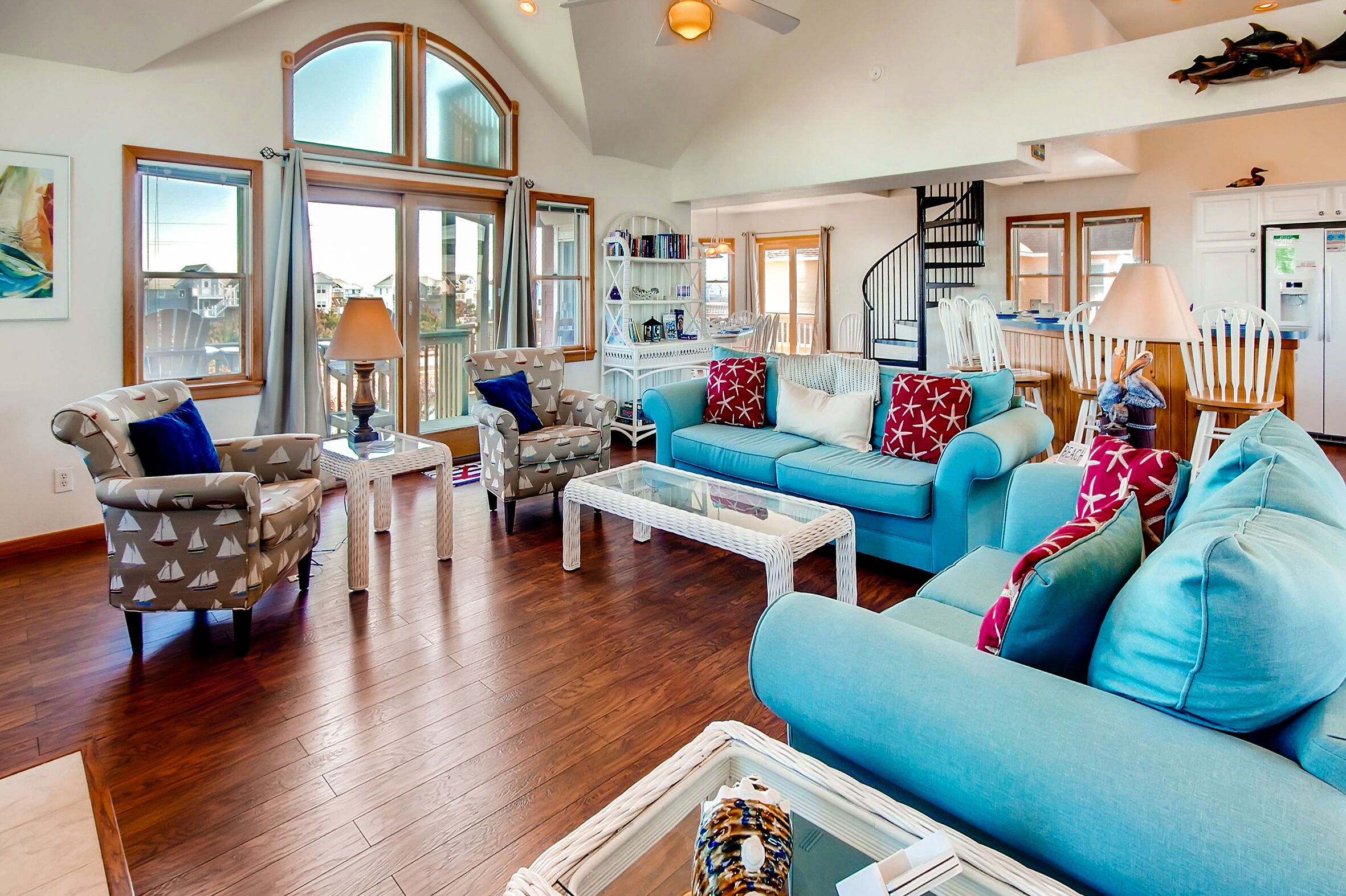 Téléviseur connecté, table de baby-foot, livres, sélection de films