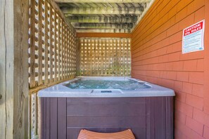 Indoor spa tub