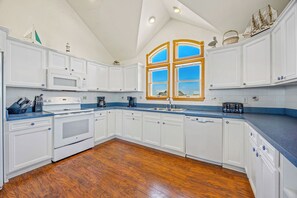 Coffee/tea maker, fridge, microwave, oven