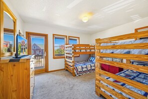 5 bedrooms, free WiFi, bed sheets