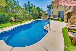 Piscina a l'aire lliure i piscina climatitzada