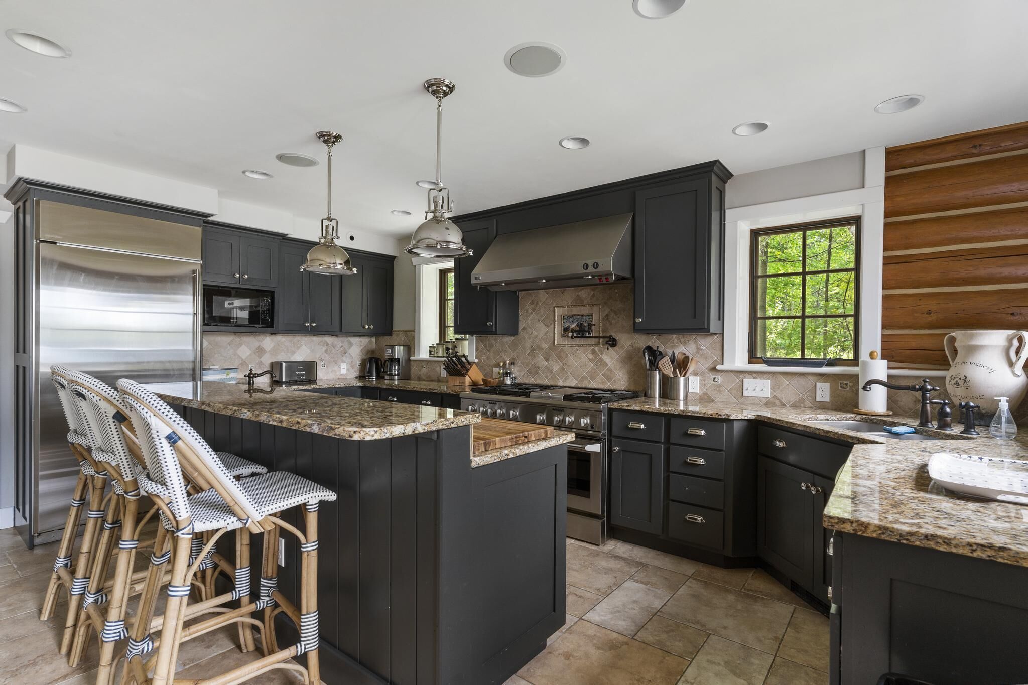 Luxury Walloon Lake seven bedroom home!*no July or early August availability*