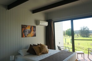 Sistema de insonorización, tabla de planchar con plancha y wifi gratis 