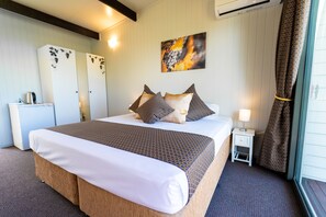 Insonorización, tabla de planchar con plancha y wifi gratis 