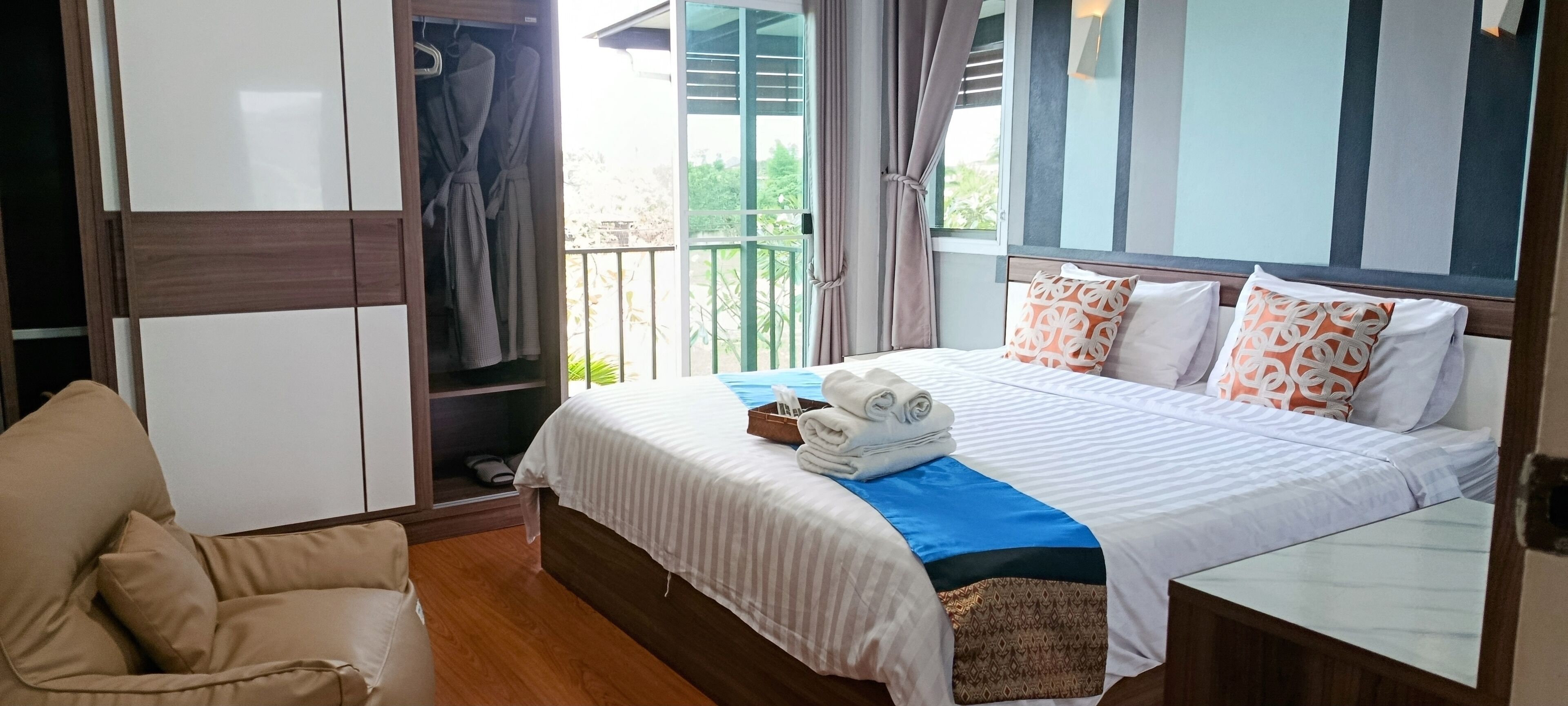 8 bedrooms, in-room safe, iron/ironing board, WiFi (free)