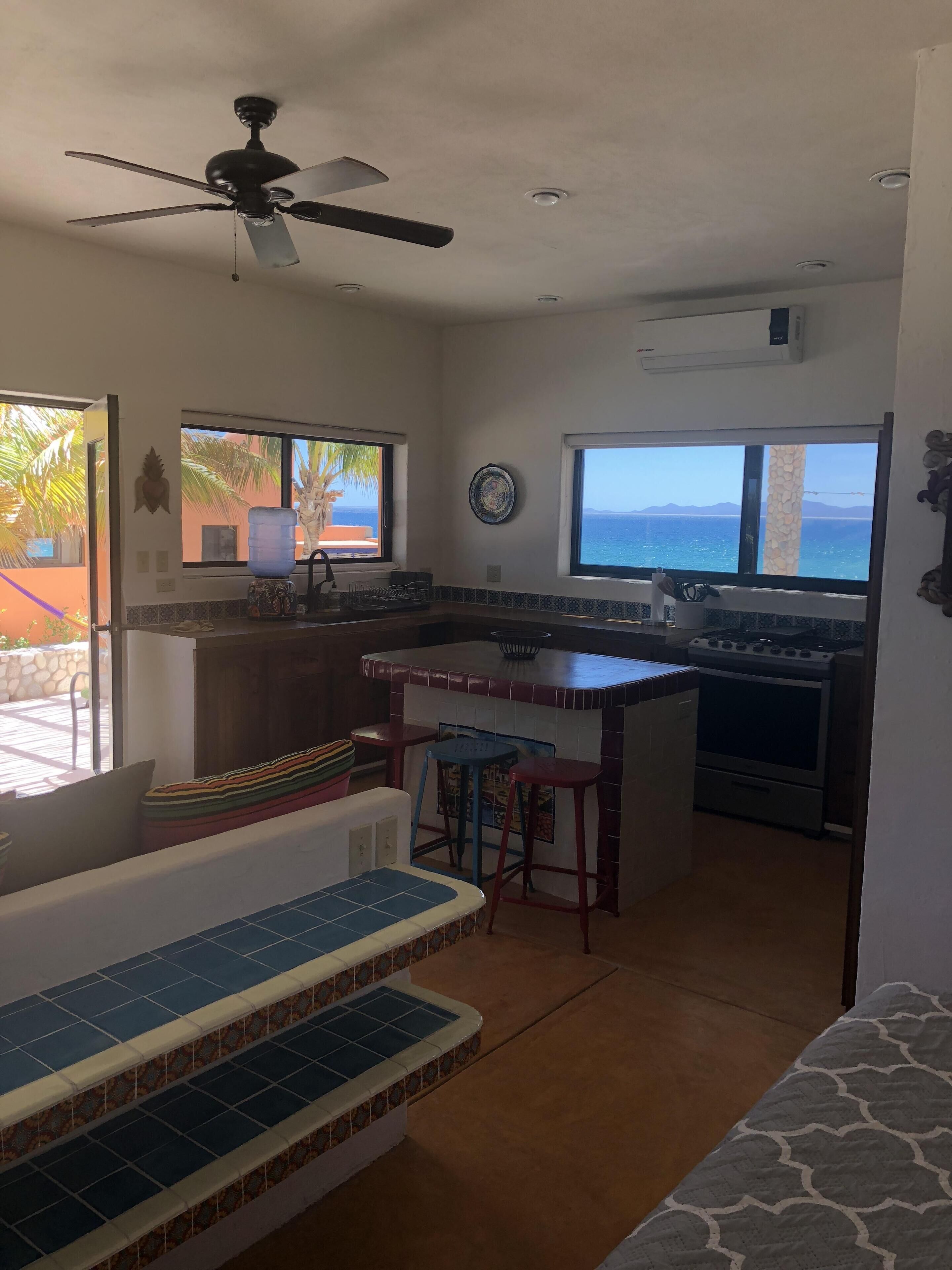 Studio beachfront casita King bed full kitchen-