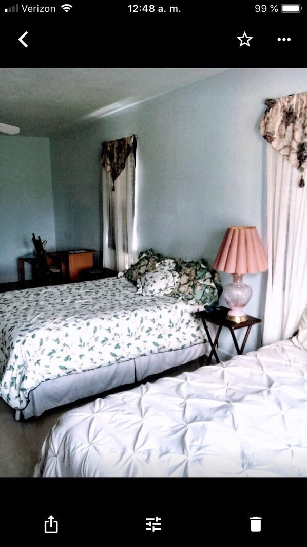 2 bedrooms, desk, iron/ironing board, free WiFi