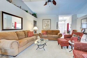 TV connectée, lecteur de DVD, livres, médiathèque