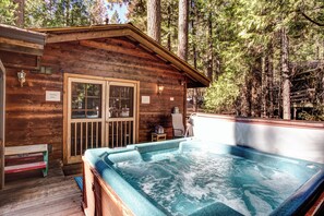 Outdoor spa tub - (41A) Cedar Chalet at The Redwoods In Yosemite (Wawona)