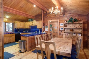 Dining - (41A) Cedar Chalet at The Redwoods In Yosemite (Wawona)