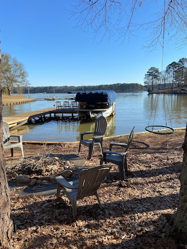 Private Lakefront Oconee Cottage! Great View & Location! Peaceful retreat.