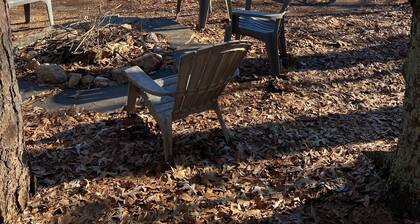Private Lakefront Oconee Cottage! Great View & Location! Peaceful retreat.