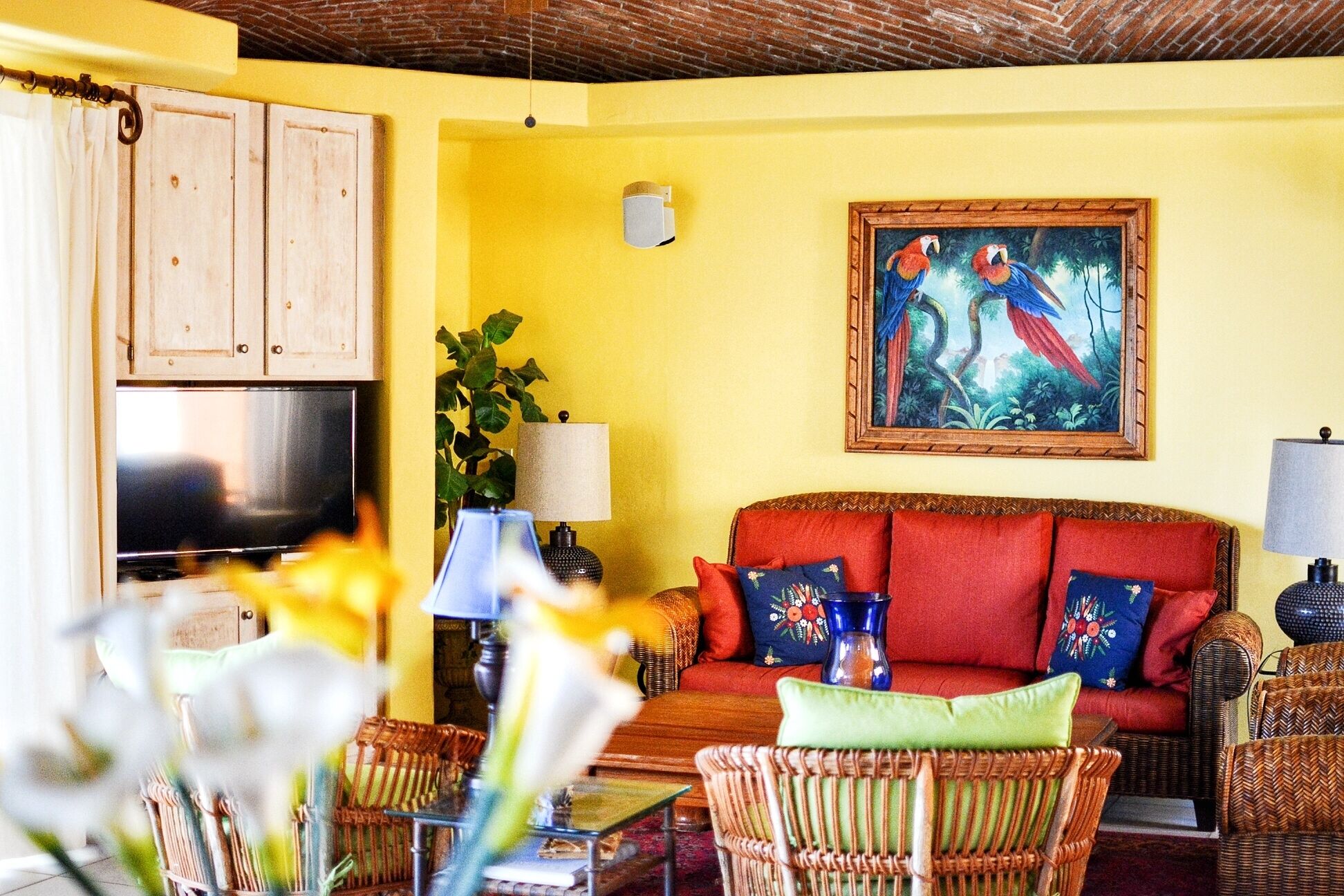 Perfect Location, Charming Private Villa in Pedregal, Great Value