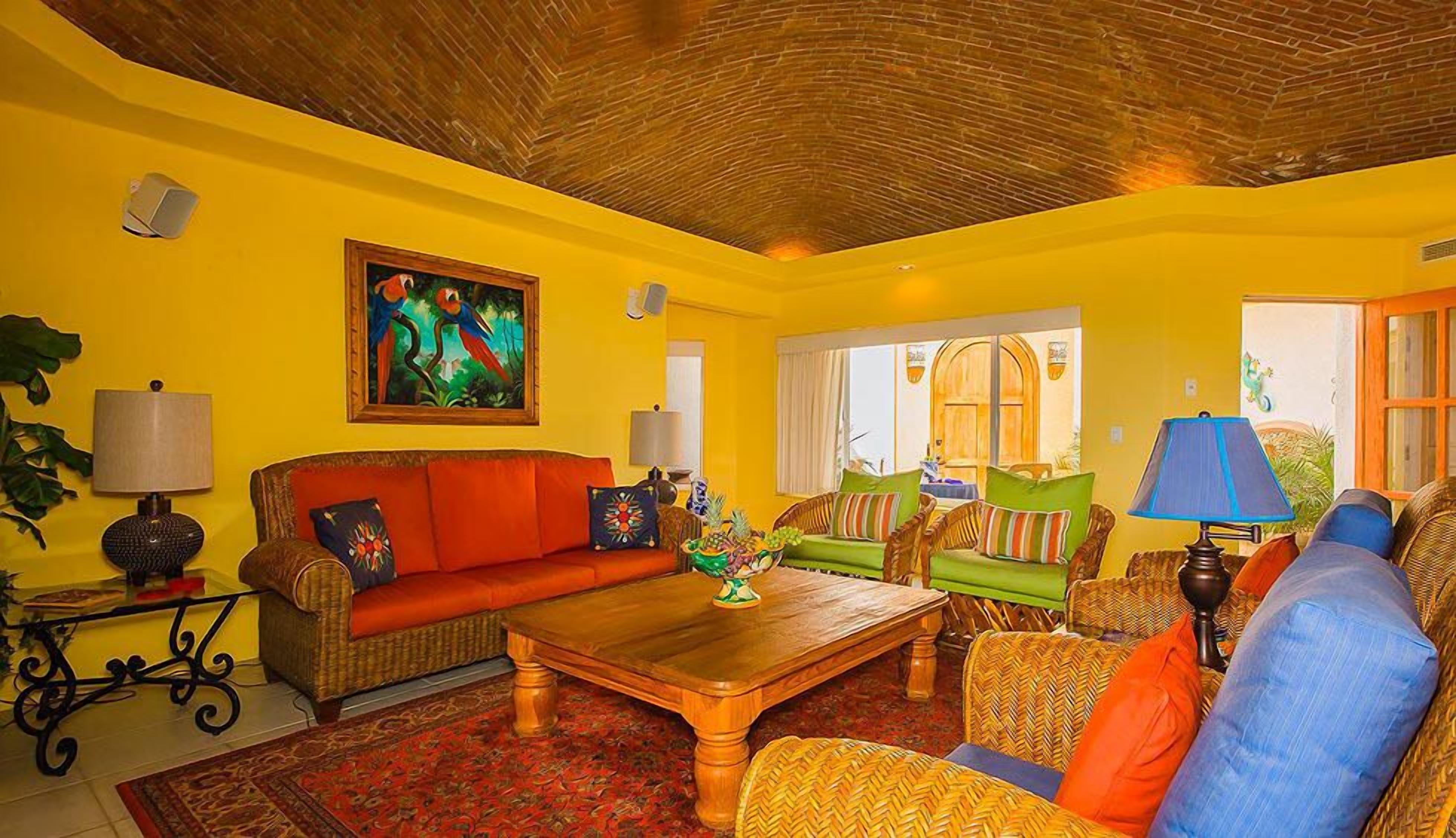 Perfect Location, Charming Private Villa in Pedregal, Great Value