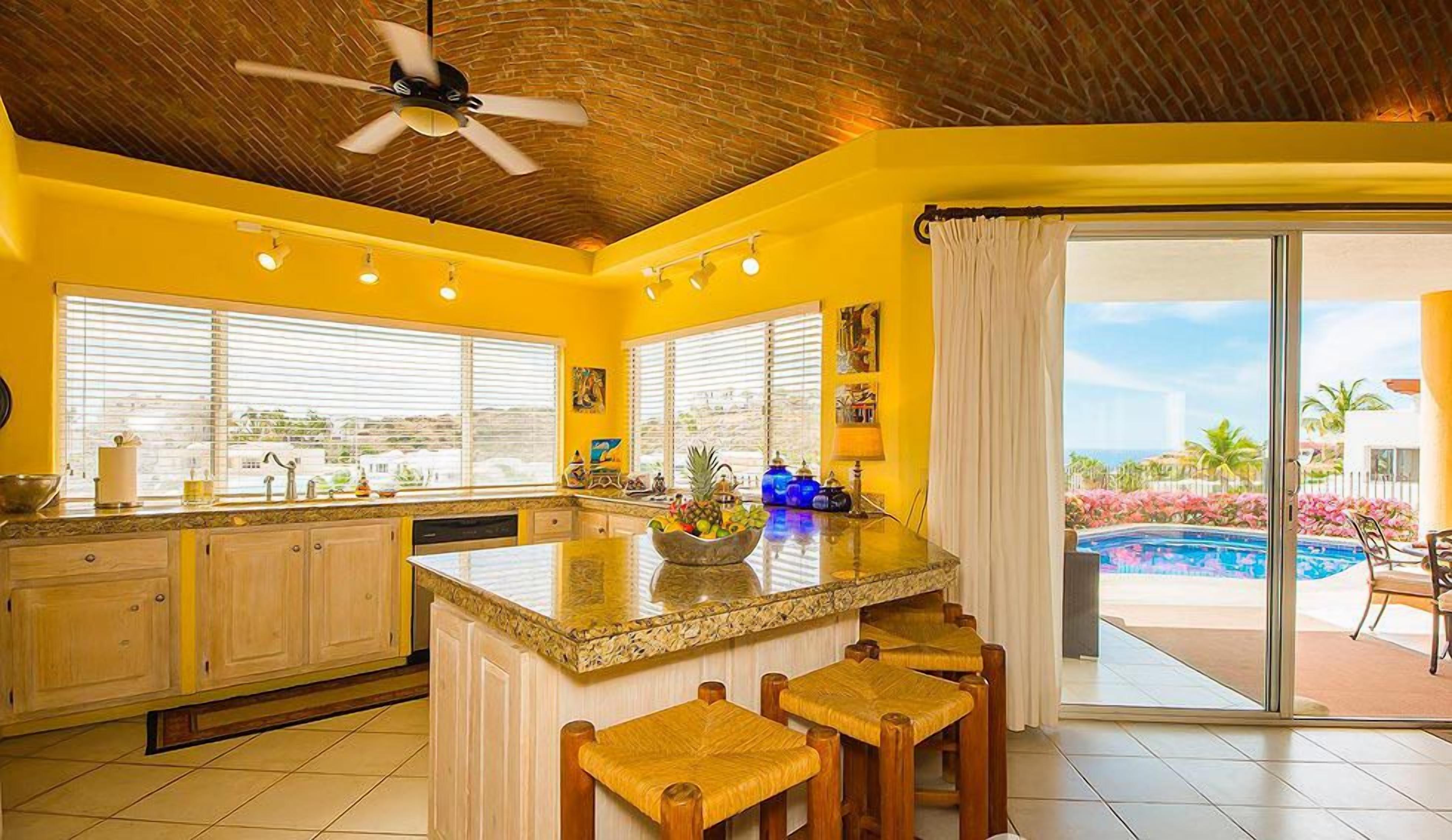 Perfect Location, Charming Private Villa in Pedregal, Great Value
