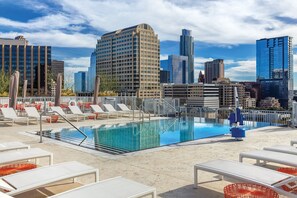 Pool - Wyndham Austin - Studio (Austin)