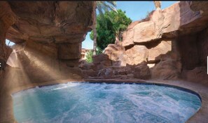 Beheizter Pool