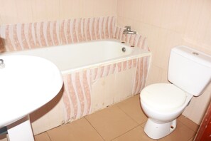 Combined shower/bathtub, deep-soaking bathtub, towels