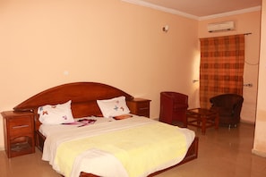 Habitación individual, 1 cama doble, no fumadores | Minibar, wifi gratis, ropa de cama