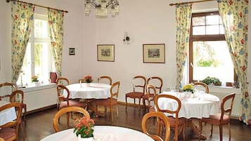 Tägliches inbegriffenes Frühstücksbuffet