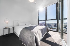 Soundproofing, iron/ironing board, free WiFi, bed sheets - Lucid (South Brisbane)