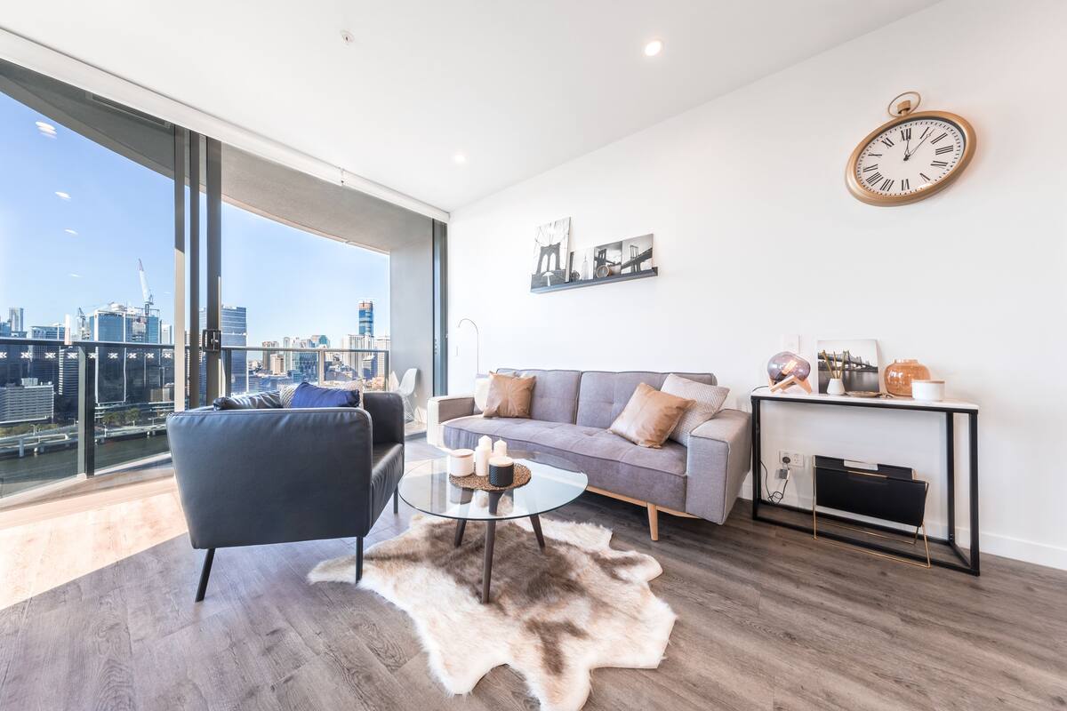 Lucid 2246 | Living area