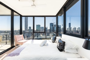 Luxury Apartment | Soundproofing, free WiFi, bed sheets - Airhome Southbank Riverside Tower (South Brisbane)