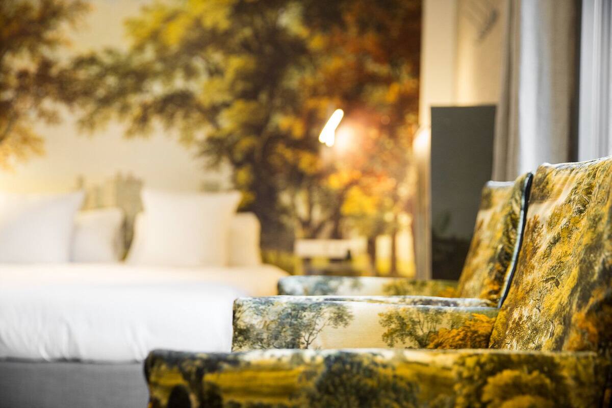 design double room (room 10) | individually decorated, individually furnished, desk, iron/ironing board